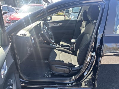2024 Kia Forte LXS IVT