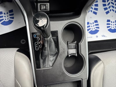 2017 Toyota Camry SE Auto (SE)