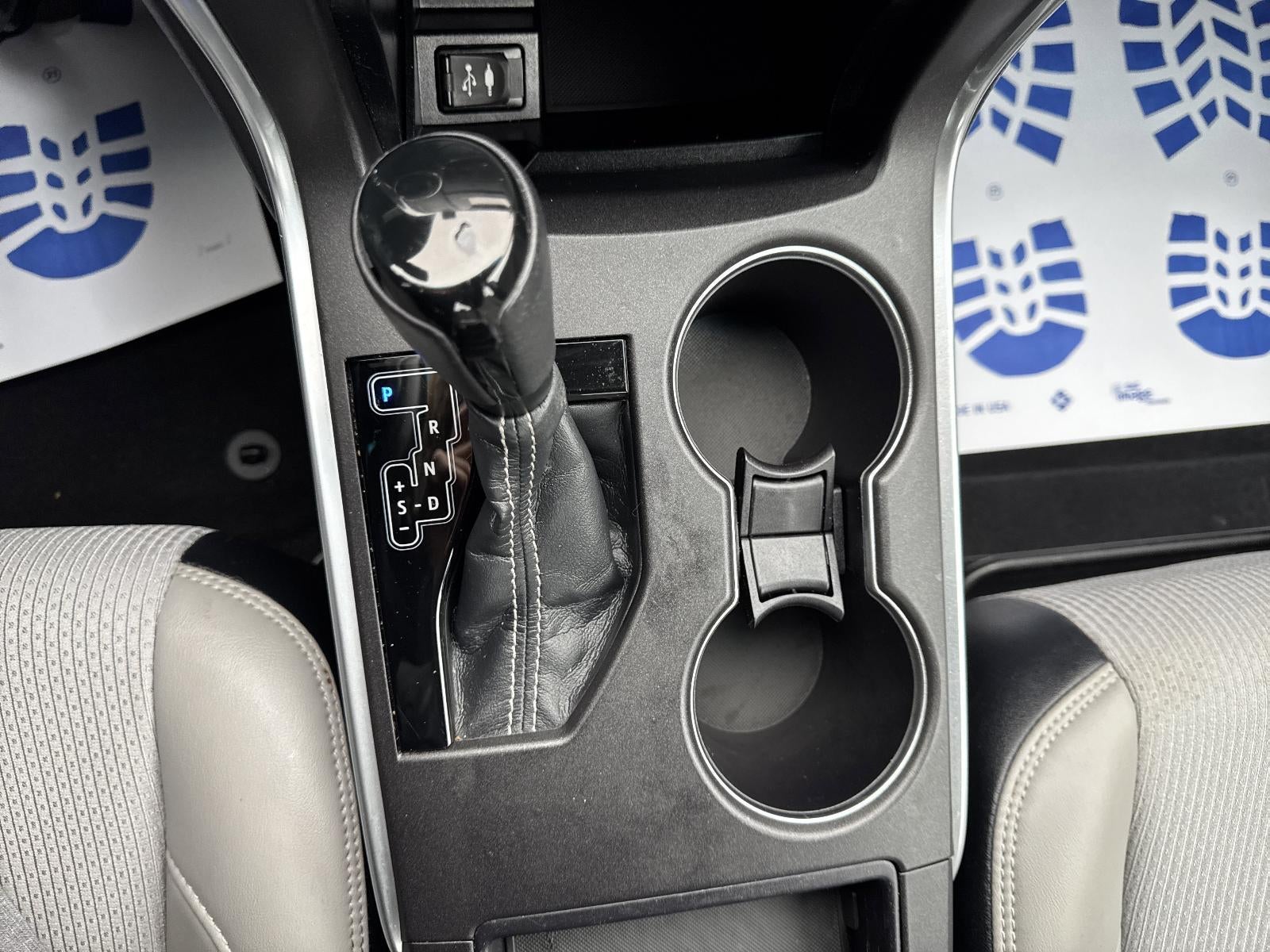 2017 Toyota Camry SE Auto (SE)