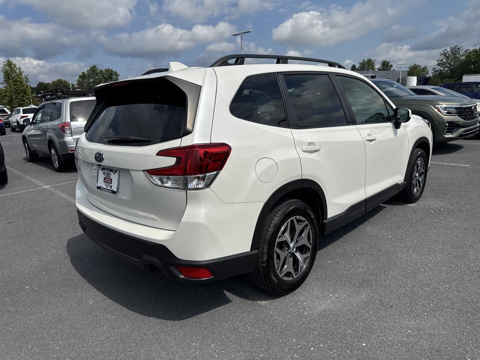 2023 Subaru Forester Premium CVT