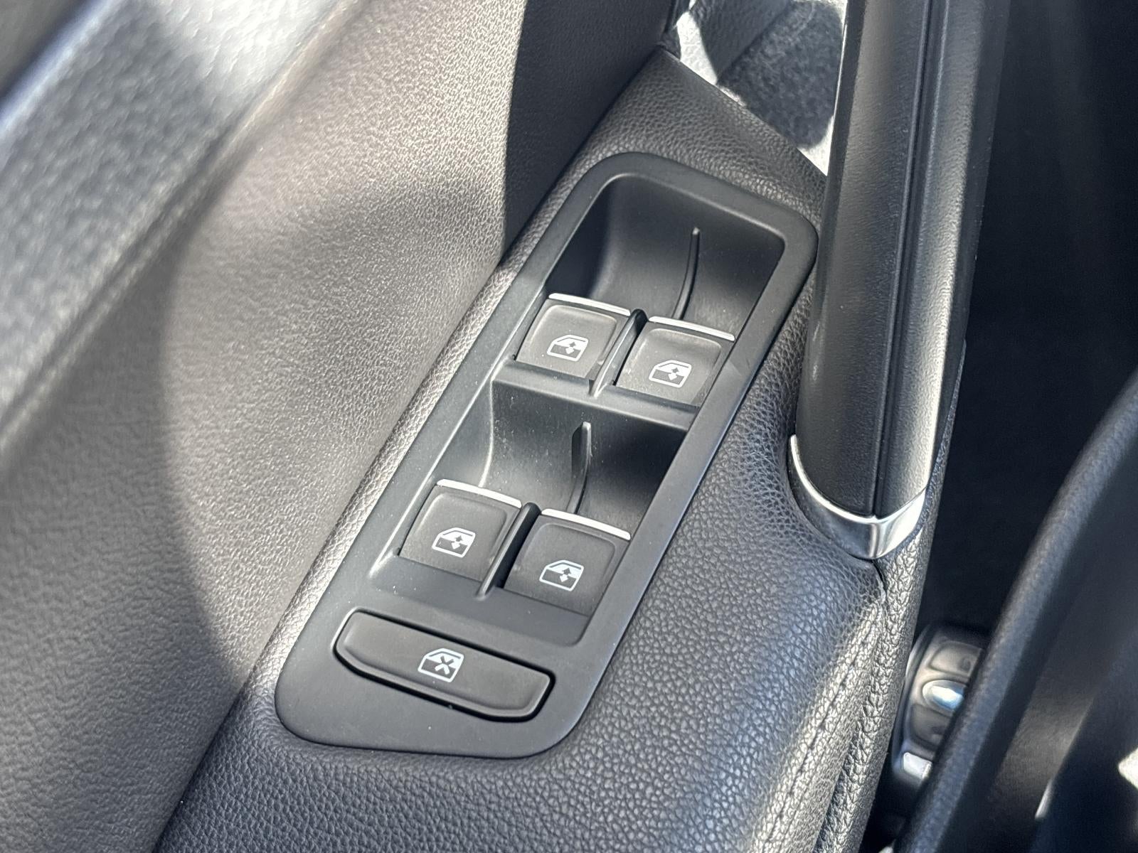 2018 Volkswagen Golf R 2.0T DSG w/DCC/Nav