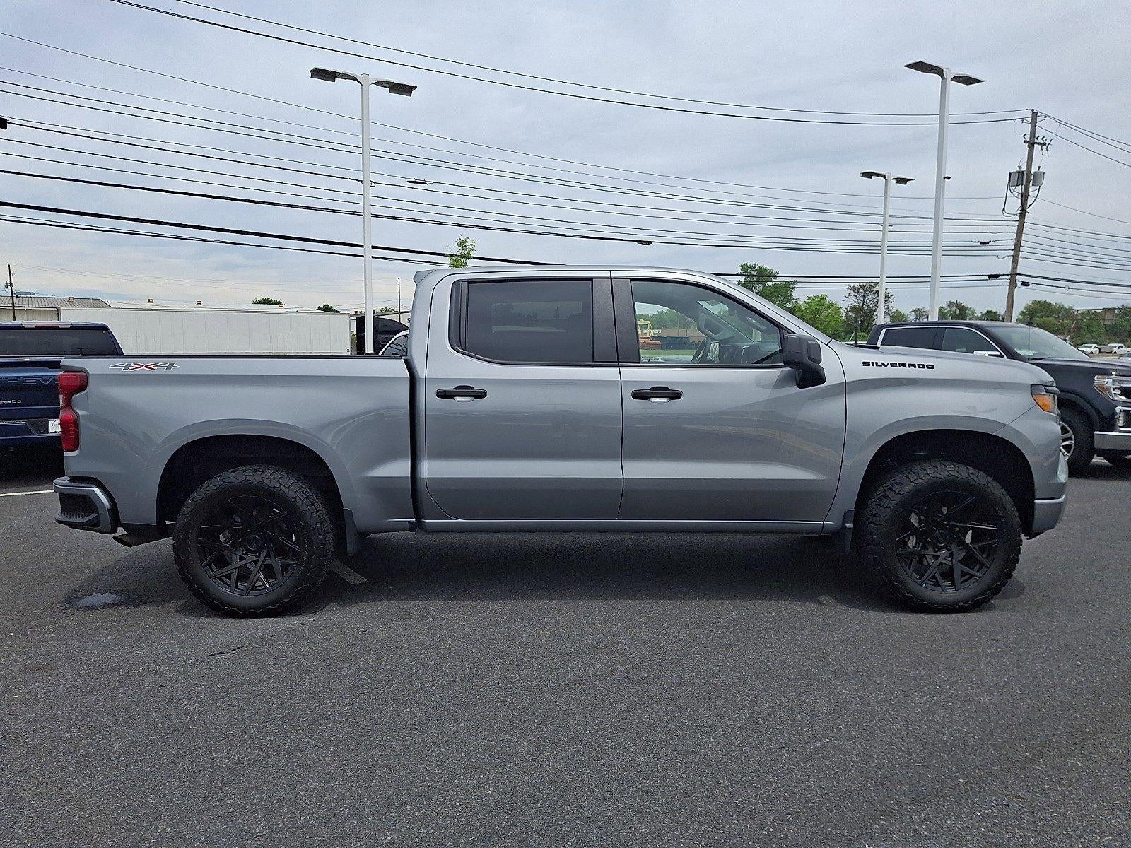 2023 Chevrolet Silverado 1500 Crew Cab Short Box 4-Wheel Drive Custom