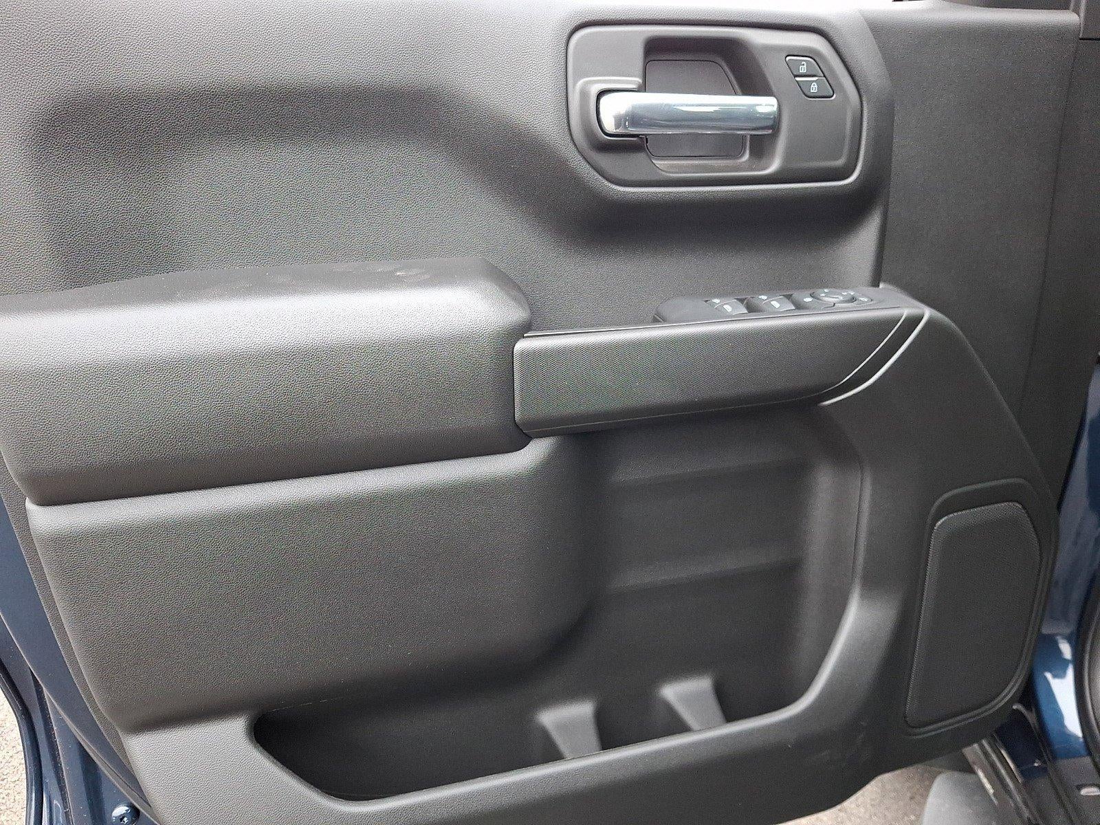 2022 Chevrolet Silverado 1500 Crew Cab Short Box 4-Wheel Drive Custom