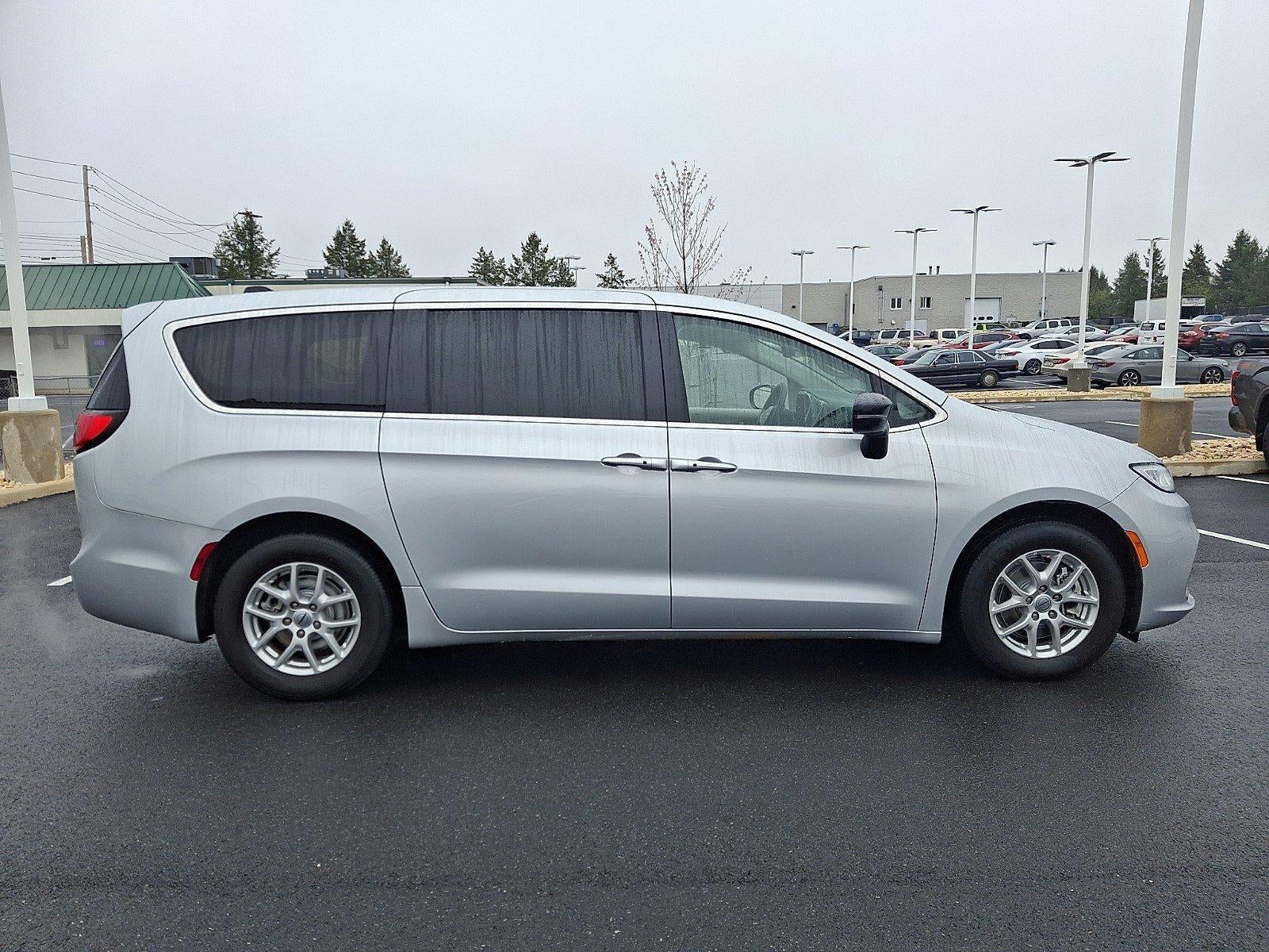 2024 Chrysler Pacifica Touring L FWD