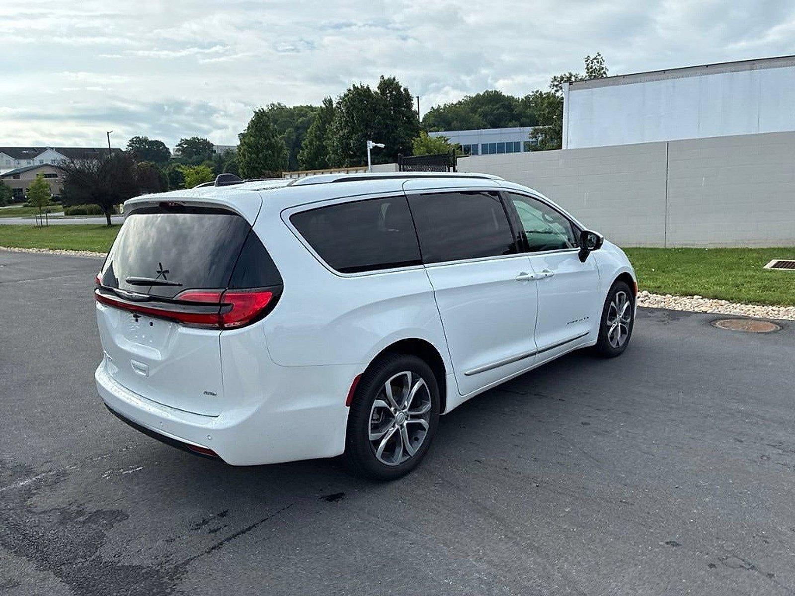 2026 Chrysler Pacifica Pinnacle AWD