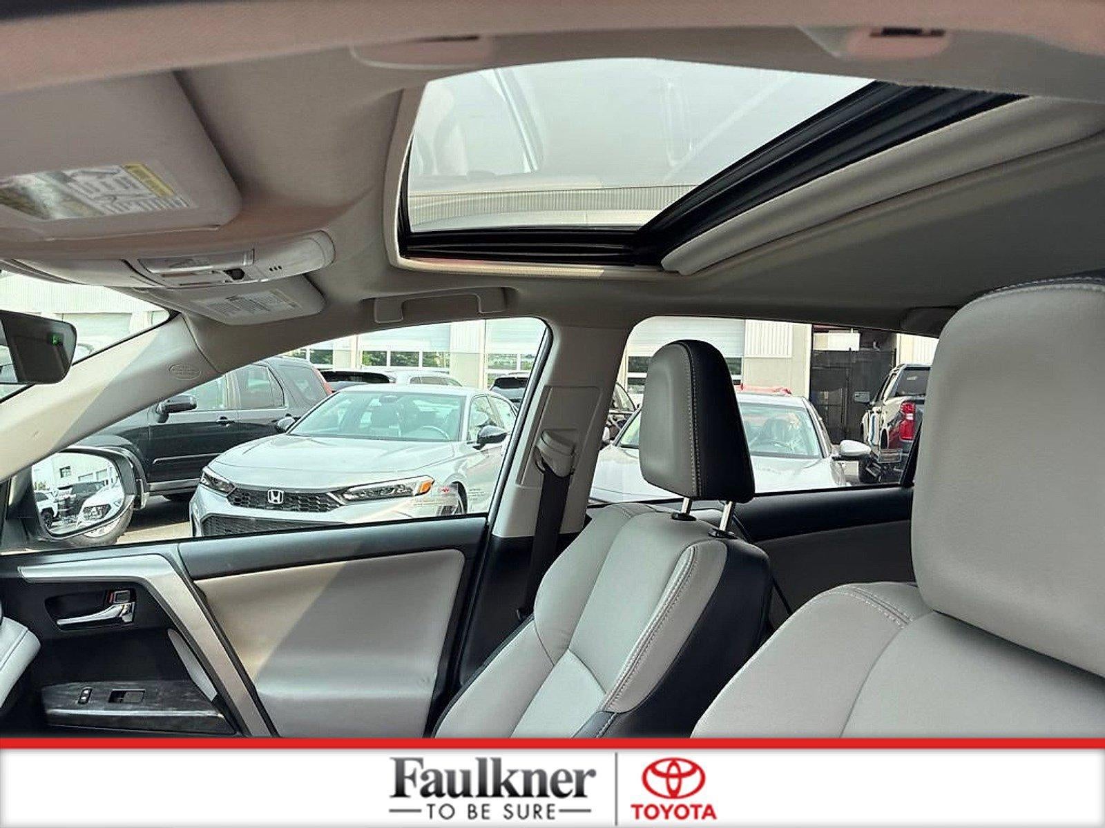 2017 Toyota RAV4 Platinum AWD (Natl)