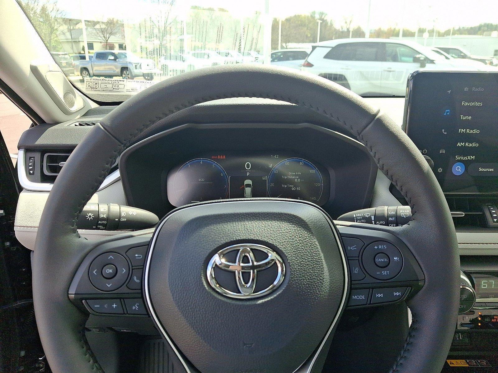 2025 Toyota RAV4 Limited AWD (GS)