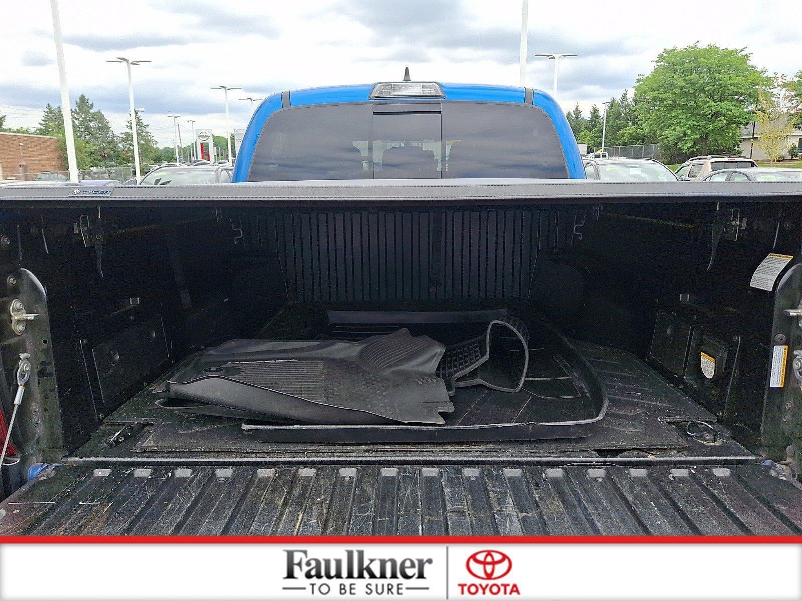 2017 Toyota Tacoma TRD Off Road Double Cab 5' Bed V6 4x4 AT (Natl)
