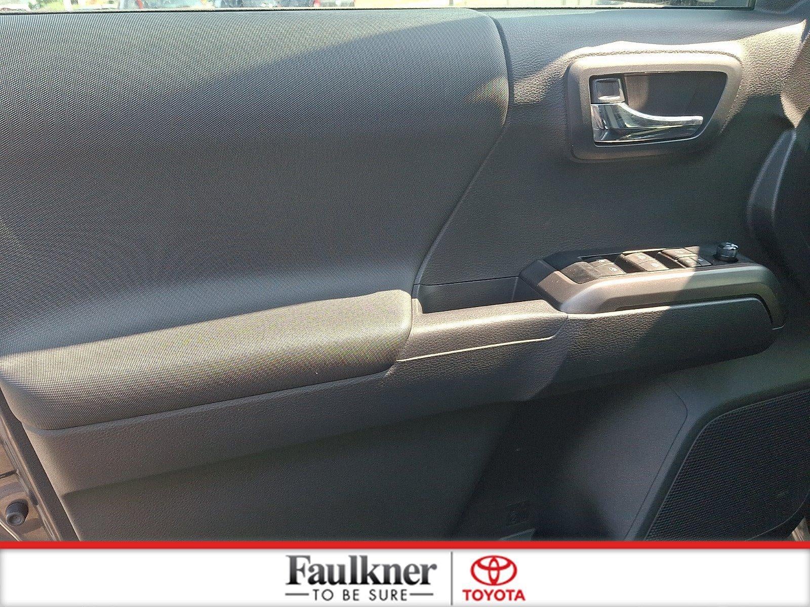 2022 Toyota Tacoma 4WD 4WD SR Double Cab 5' Bed V6 AT (Natl)