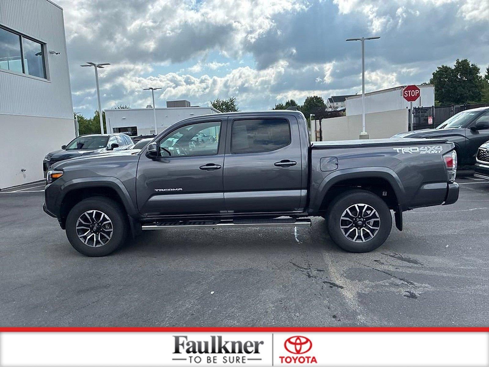 2022 Toyota Tacoma 4WD 4WD SR Double Cab 5' Bed V6 AT (Natl)
