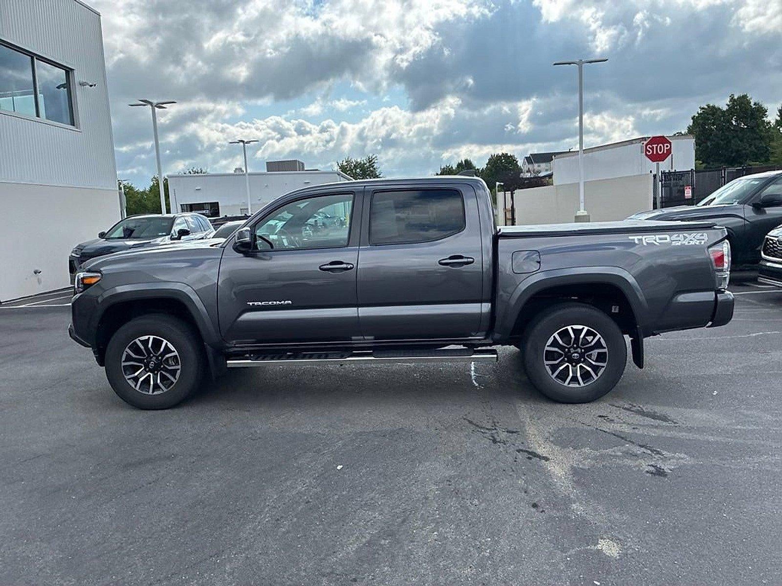 2022 Toyota Tacoma 4WD 4WD SR Double Cab 5' Bed V6 AT (Natl)