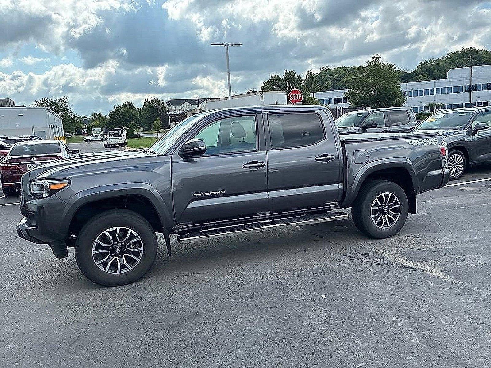 2022 Toyota Tacoma 4WD 4WD SR Double Cab 5' Bed V6 AT (Natl)