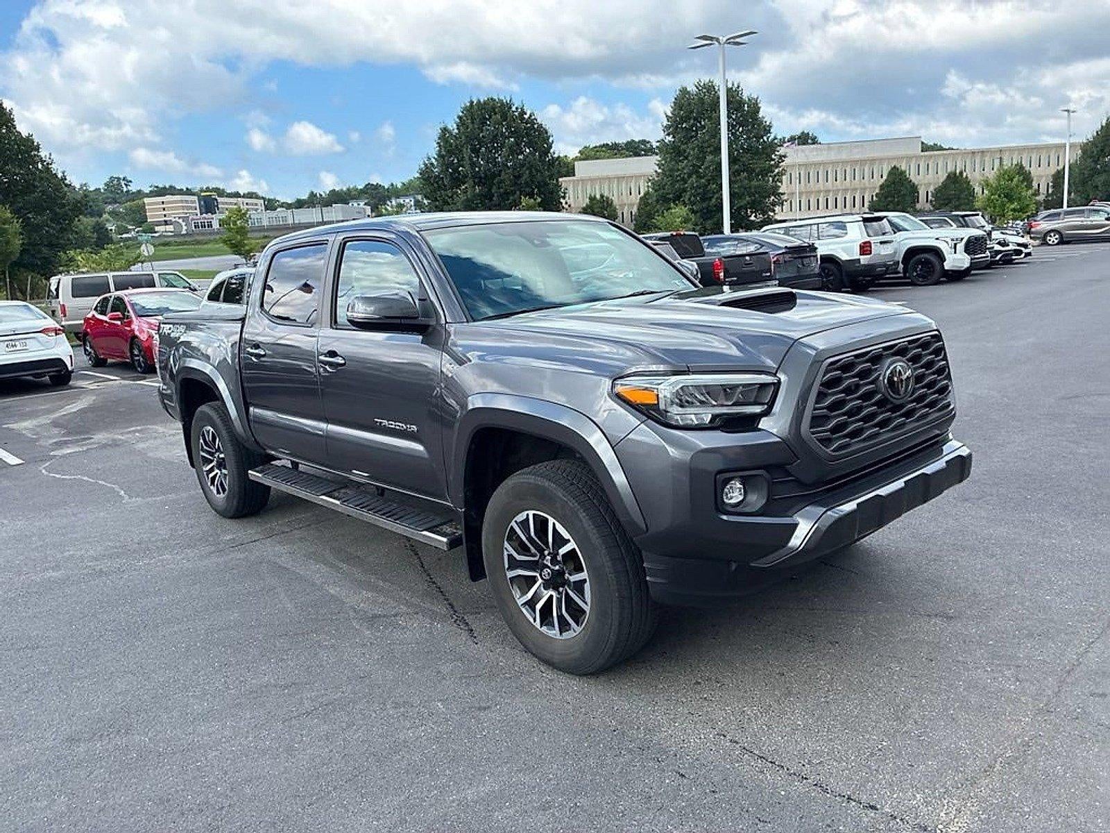 2022 Toyota Tacoma 4WD 4WD SR Double Cab 5' Bed V6 AT (Natl)