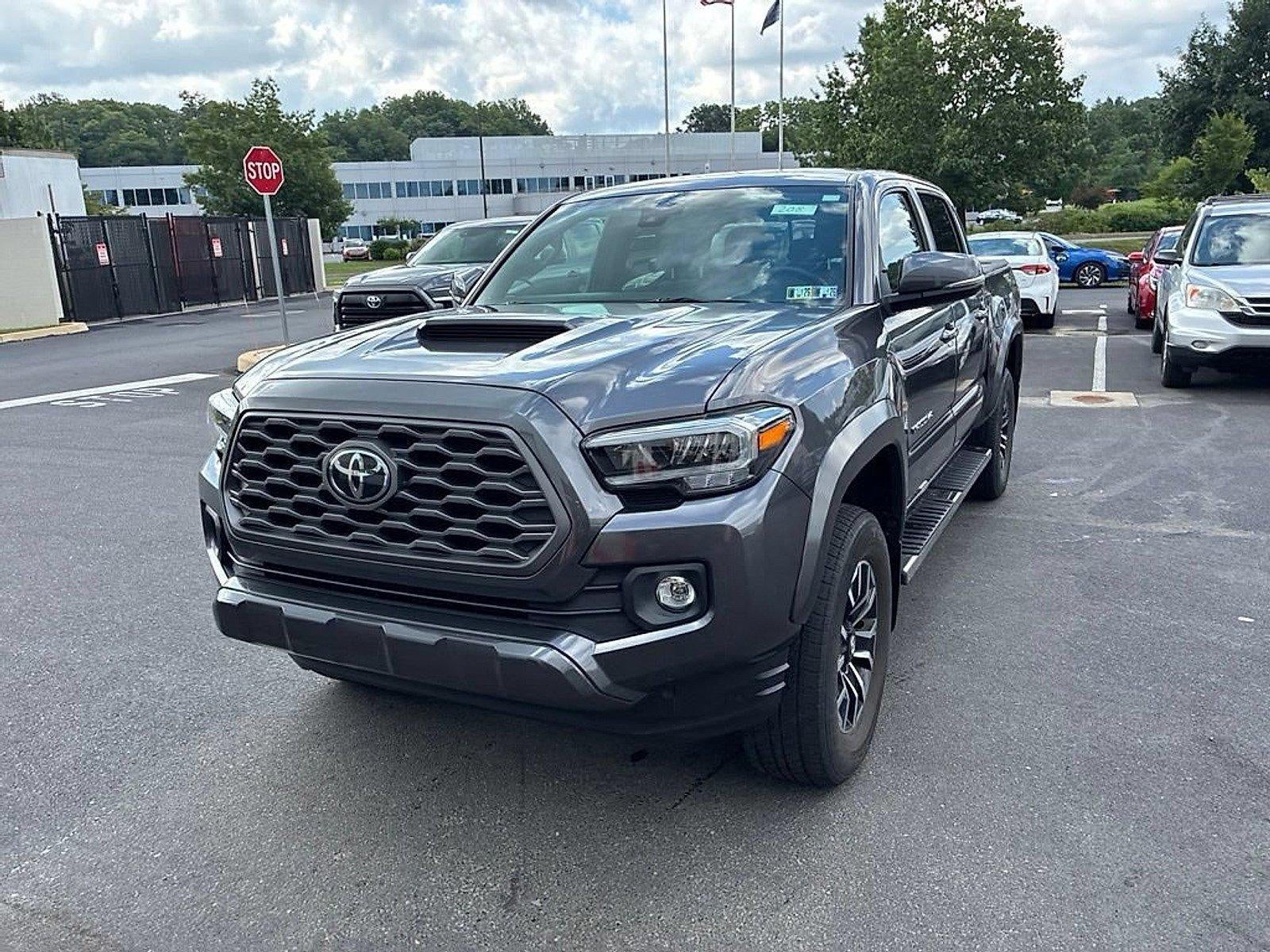 2022 Toyota Tacoma 4WD 4WD SR Double Cab 5' Bed V6 AT (Natl)