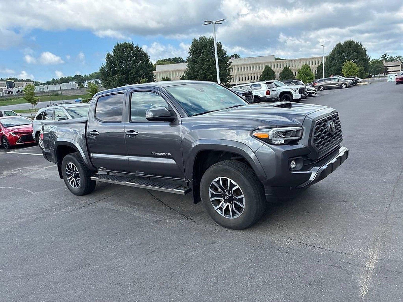 2022 Toyota Tacoma 4WD 4WD SR Double Cab 5' Bed V6 AT (Natl)