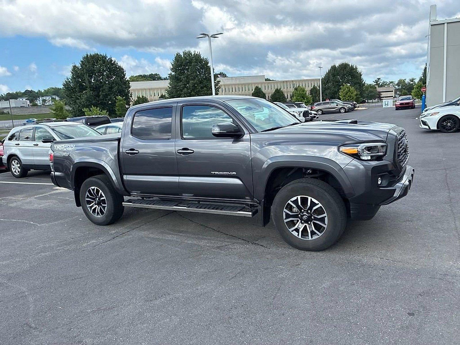 2022 Toyota Tacoma 4WD 4WD SR Double Cab 5' Bed V6 AT (Natl)