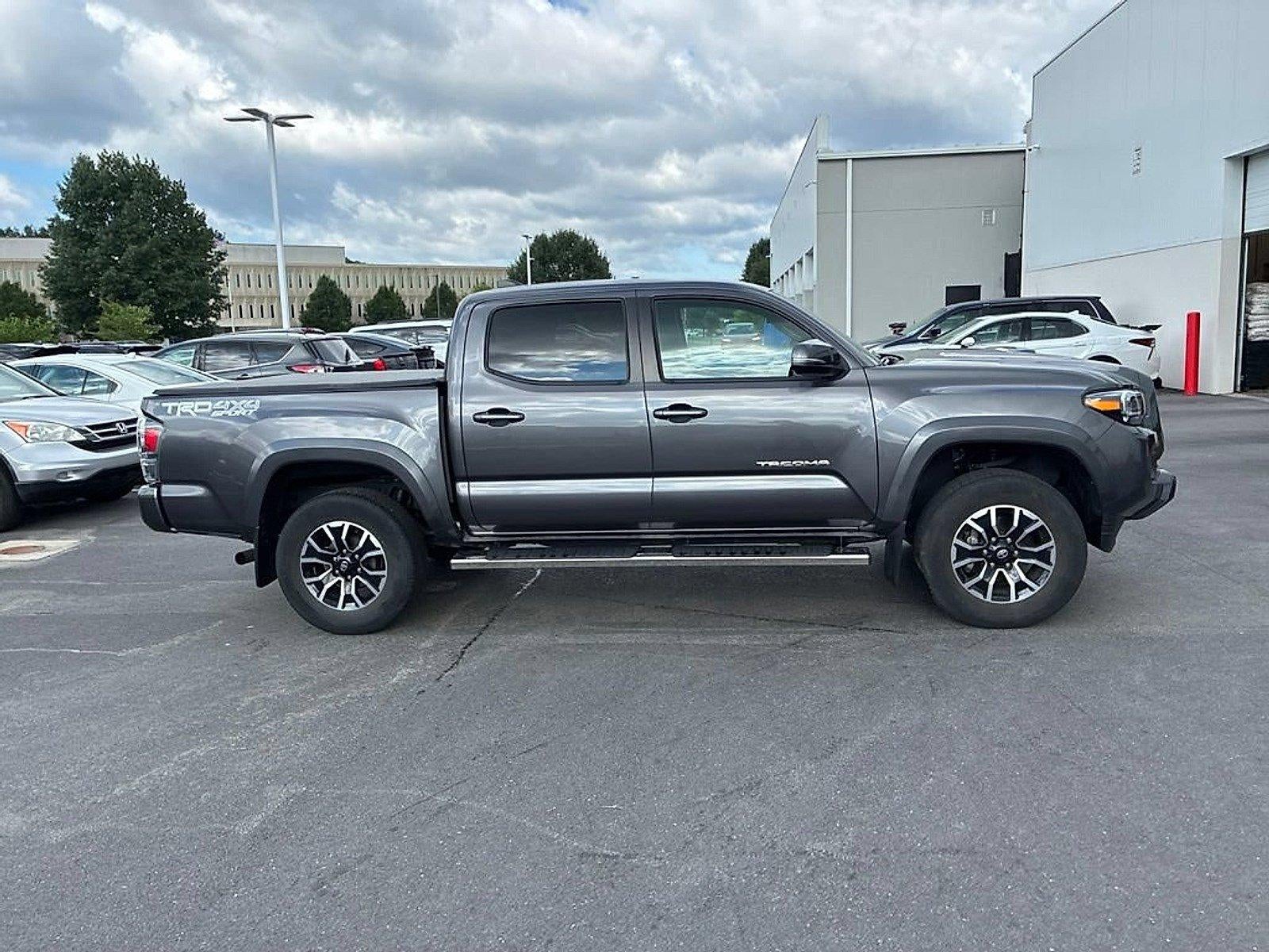 2022 Toyota Tacoma 4WD 4WD SR Double Cab 5' Bed V6 AT (Natl)