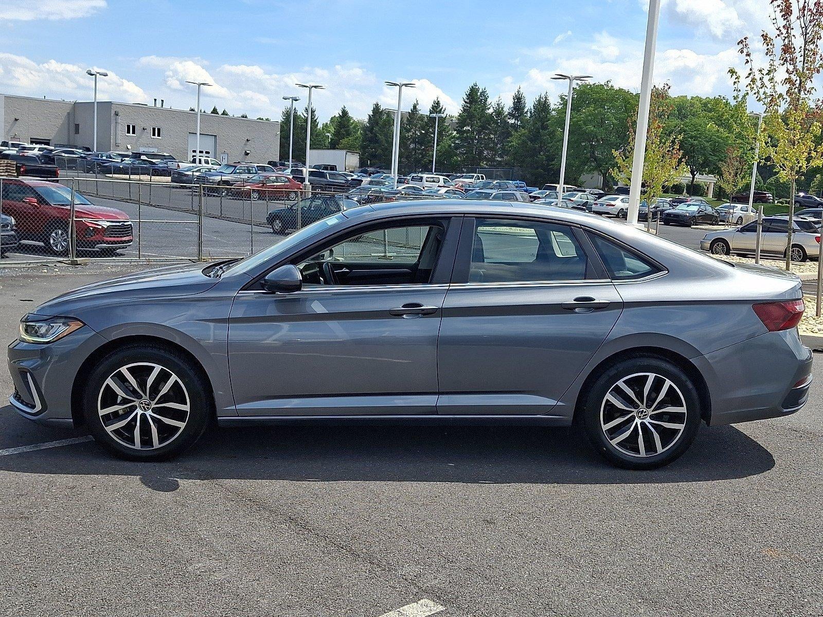 2025 Volkswagen Jetta SE Auto