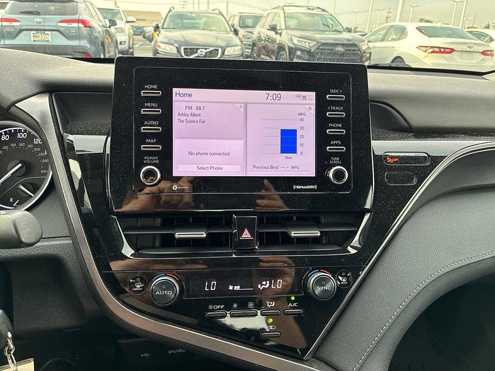 2023 Toyota Camry LE Auto (SE)