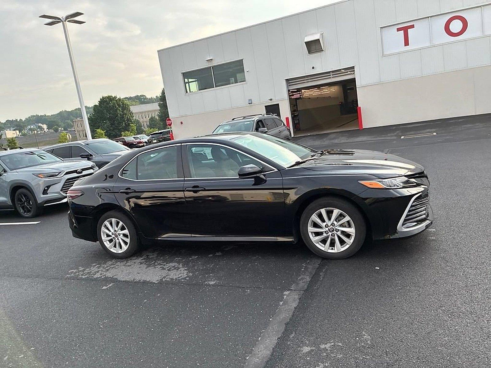 2023 Toyota Camry LE Auto (SE)