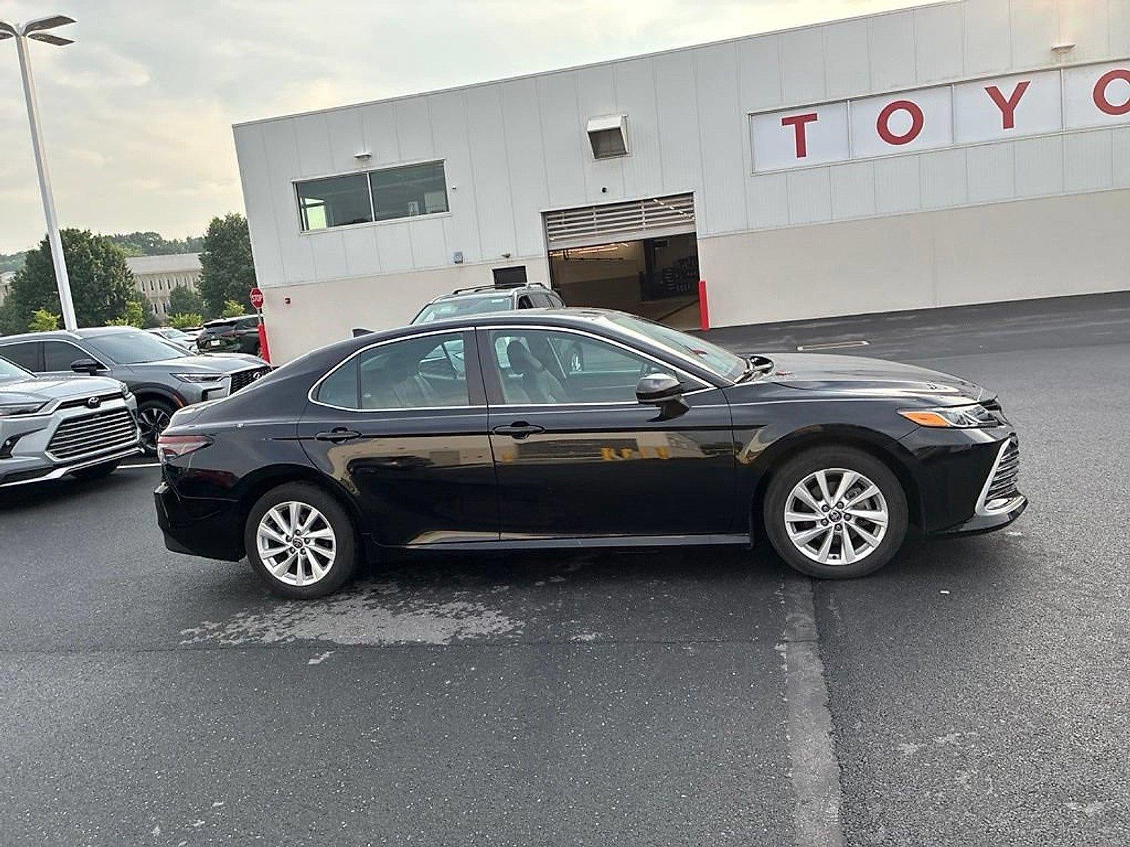 2023 Toyota Camry LE Auto (SE)