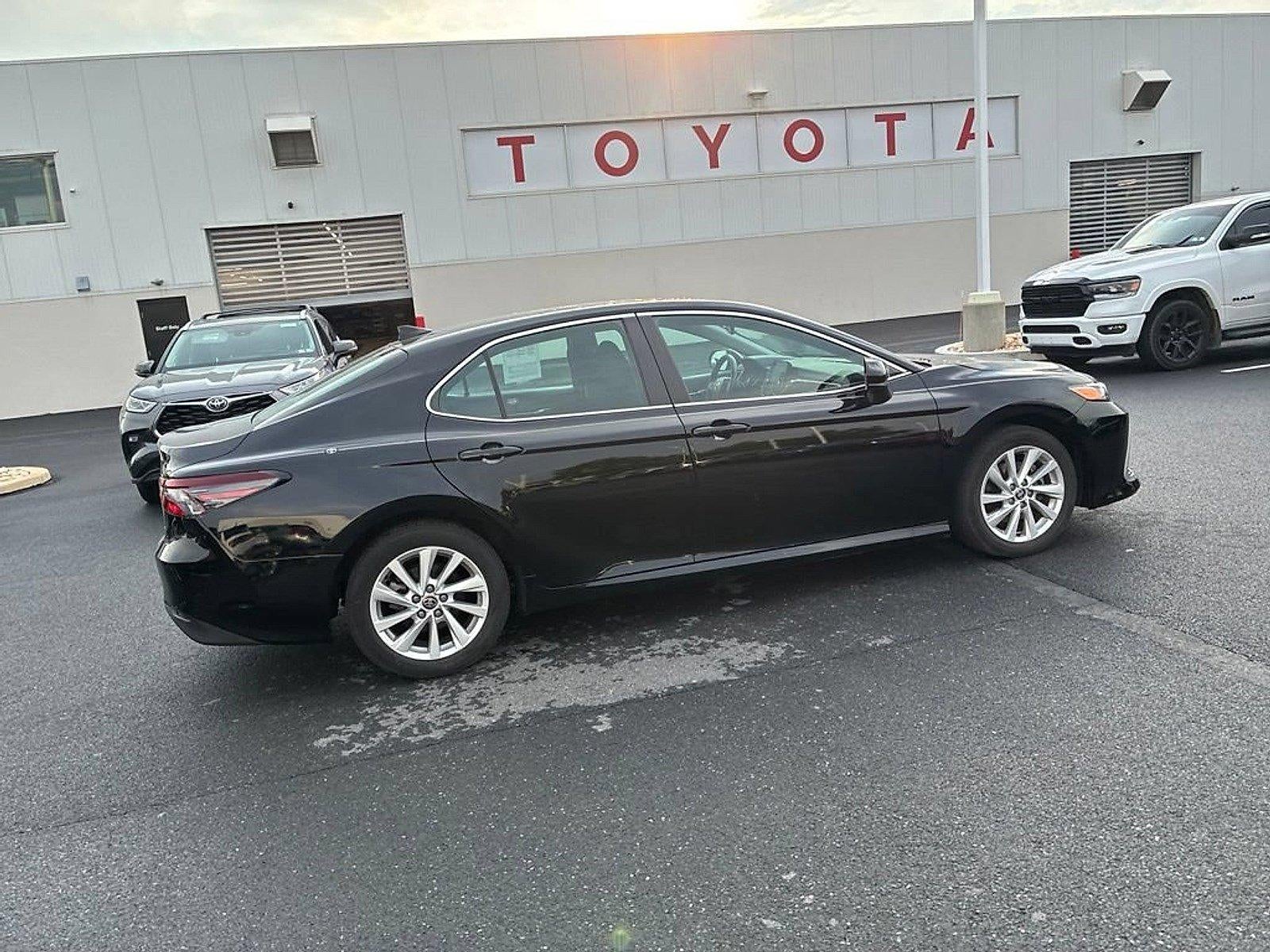 2023 Toyota Camry LE Auto (SE)