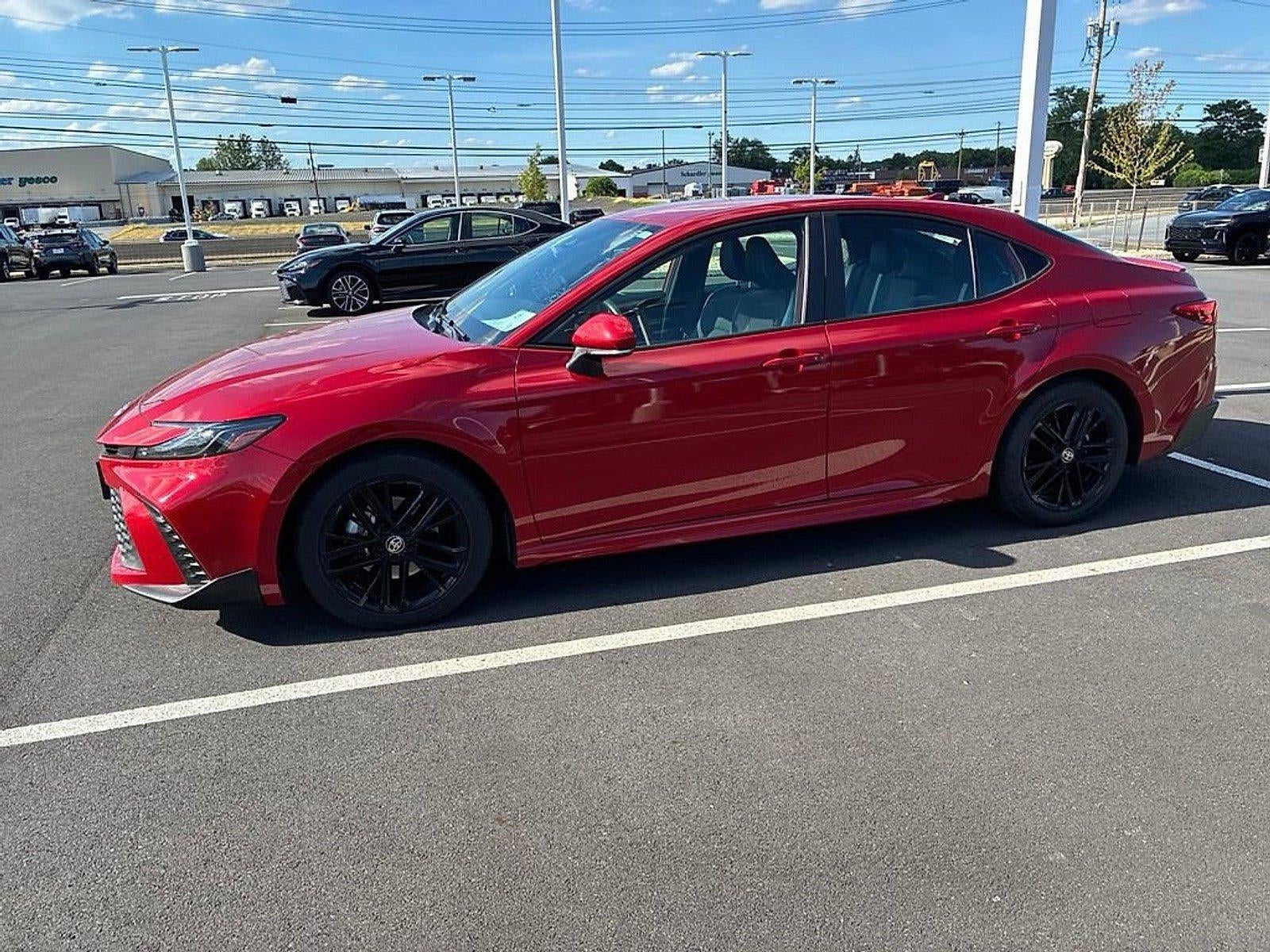 2025 Toyota Camry SE (SE)