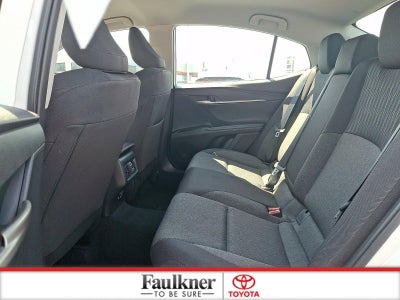 2025 Toyota Camry LE (SE)