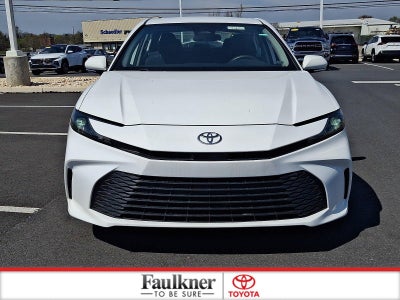 2025 Toyota Camry LE (SE)