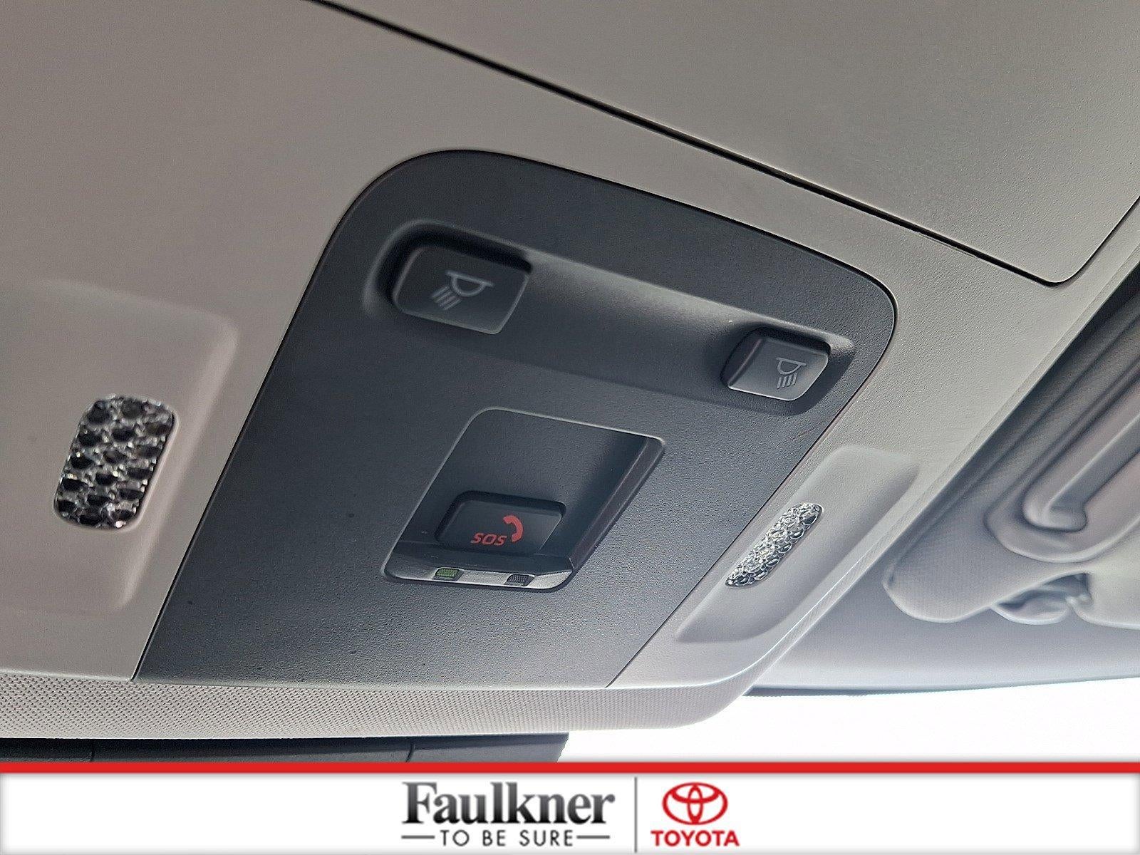 2025 Toyota Camry LE (SE)