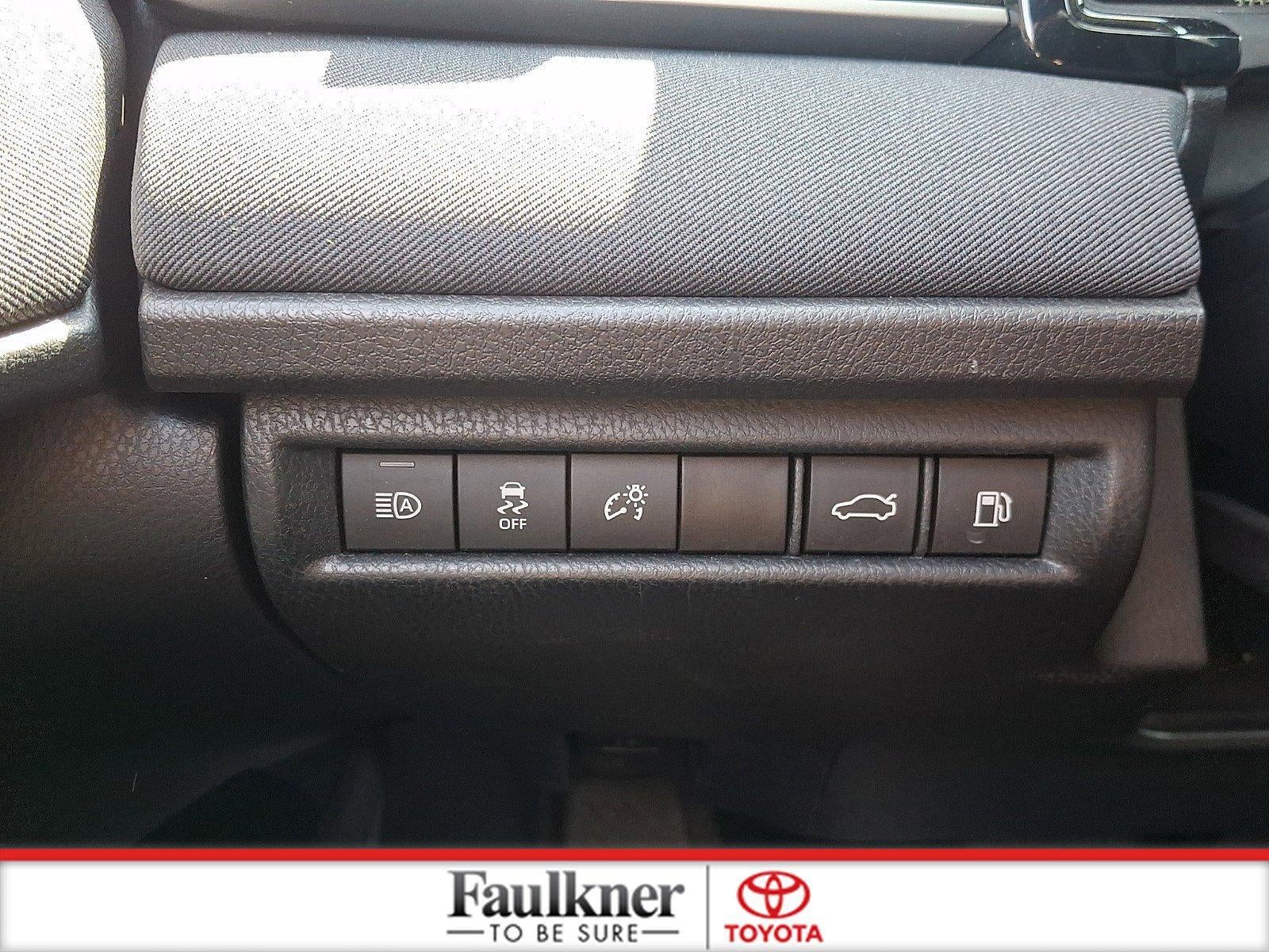 2025 Toyota Camry LE (SE)