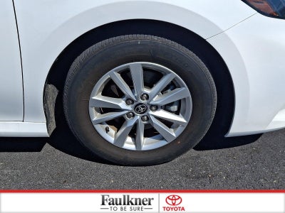 2025 Toyota Camry LE (SE)