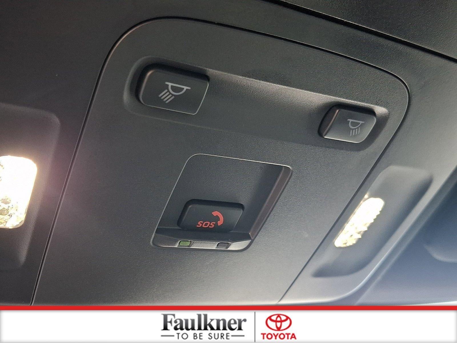 2025 Toyota Camry SE (SE)