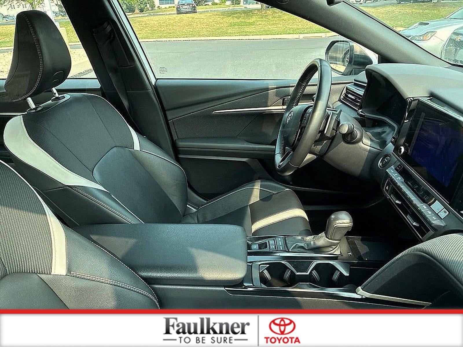 2025 Toyota Camry SE (SE)