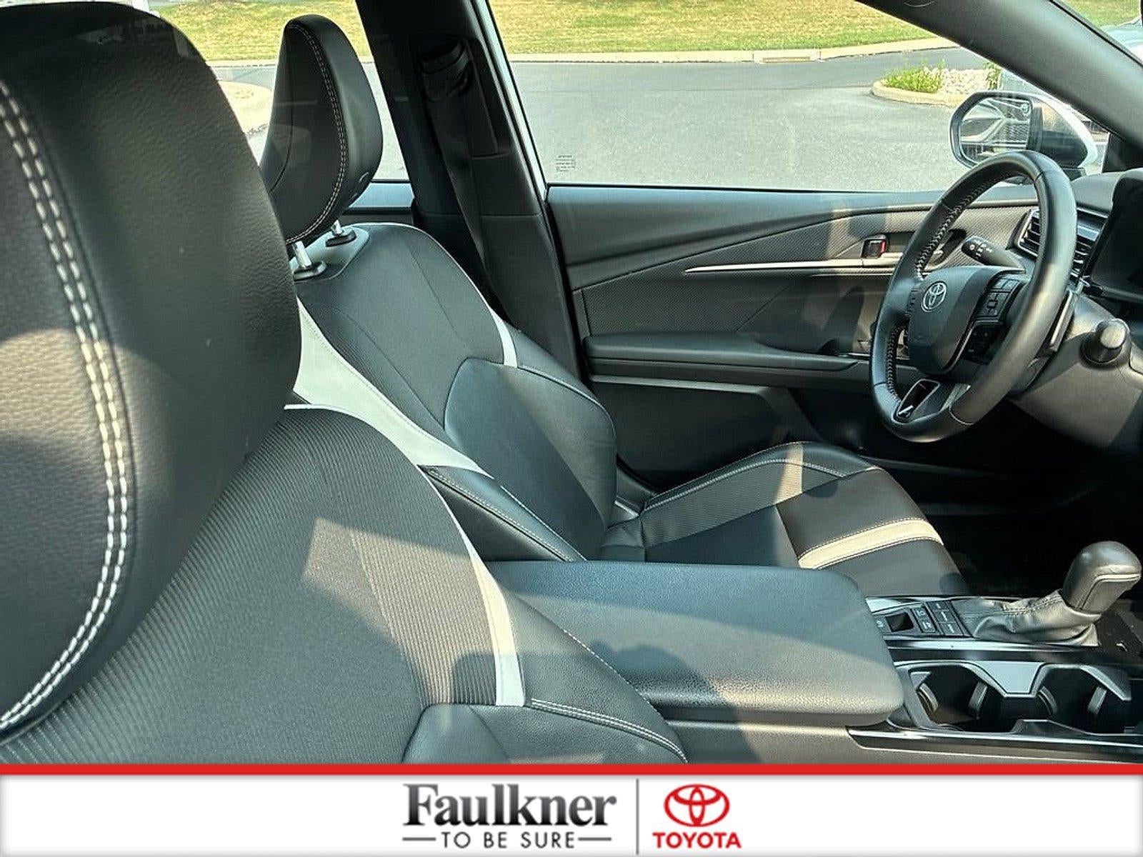 2025 Toyota Camry SE (SE)