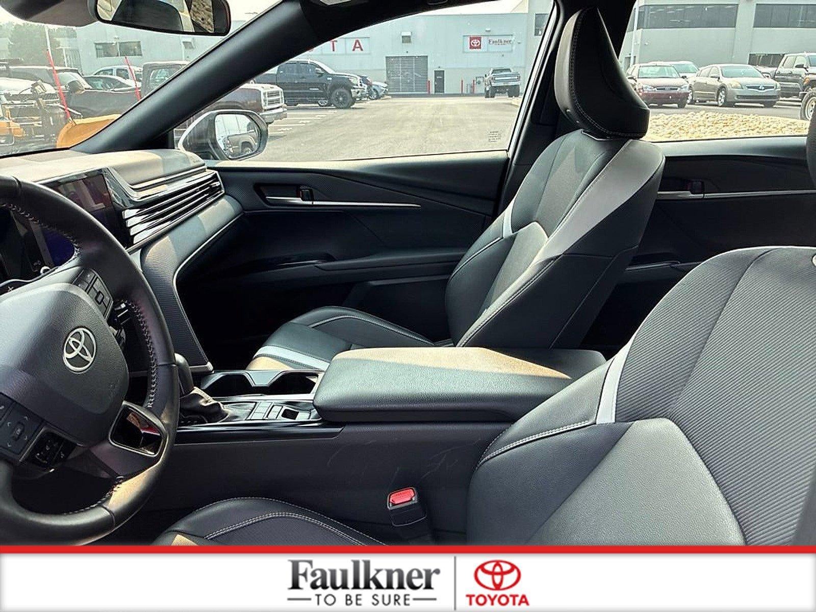 2025 Toyota Camry SE (SE)