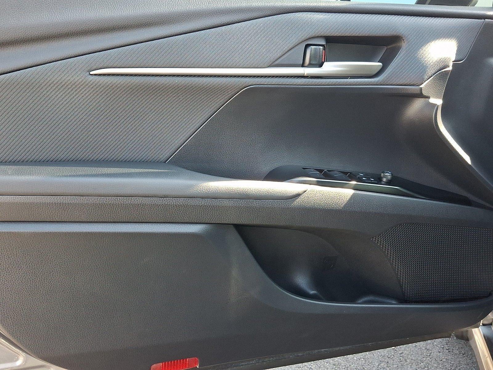 2025 Toyota Camry SE (SE)
