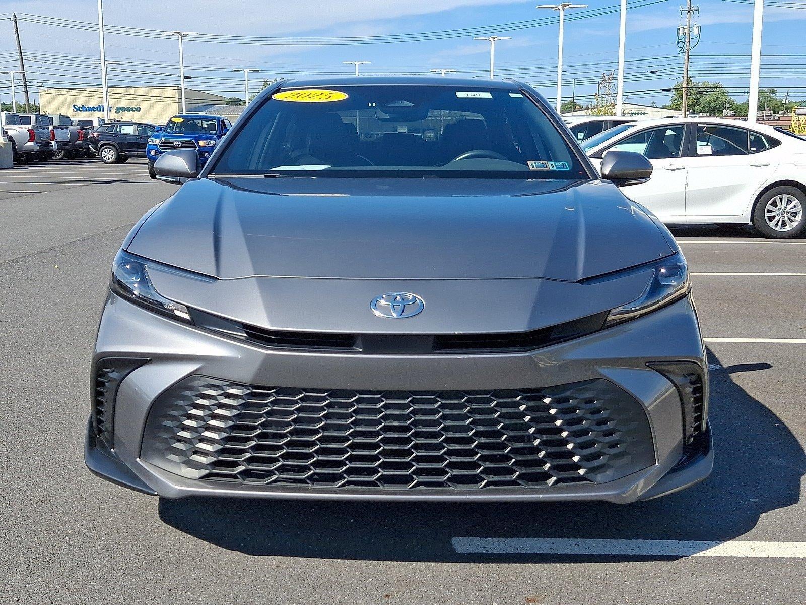 2025 Toyota Camry SE (SE)