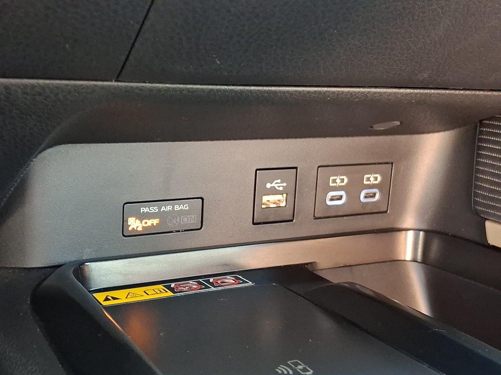 2025 Toyota Camry SE (SE)