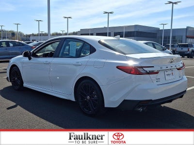 2025 Toyota Camry LE (SE)