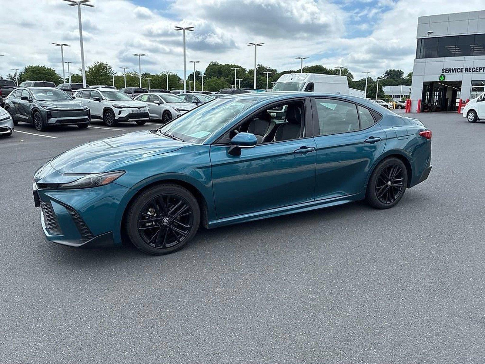 2025 Toyota Camry SE (SE)