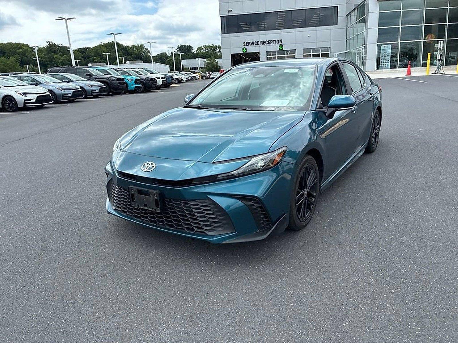 2025 Toyota Camry SE (SE)