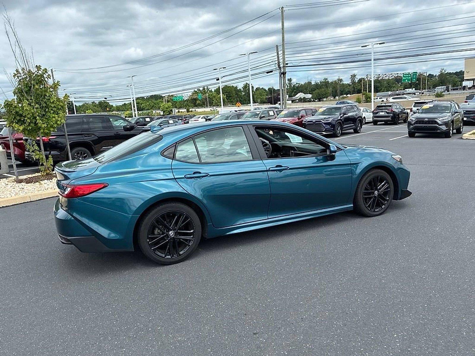 2025 Toyota Camry SE (SE)
