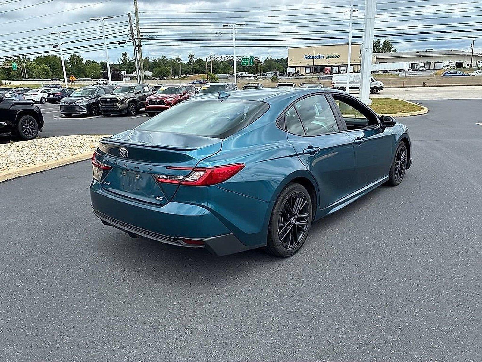 2025 Toyota Camry SE (SE)
