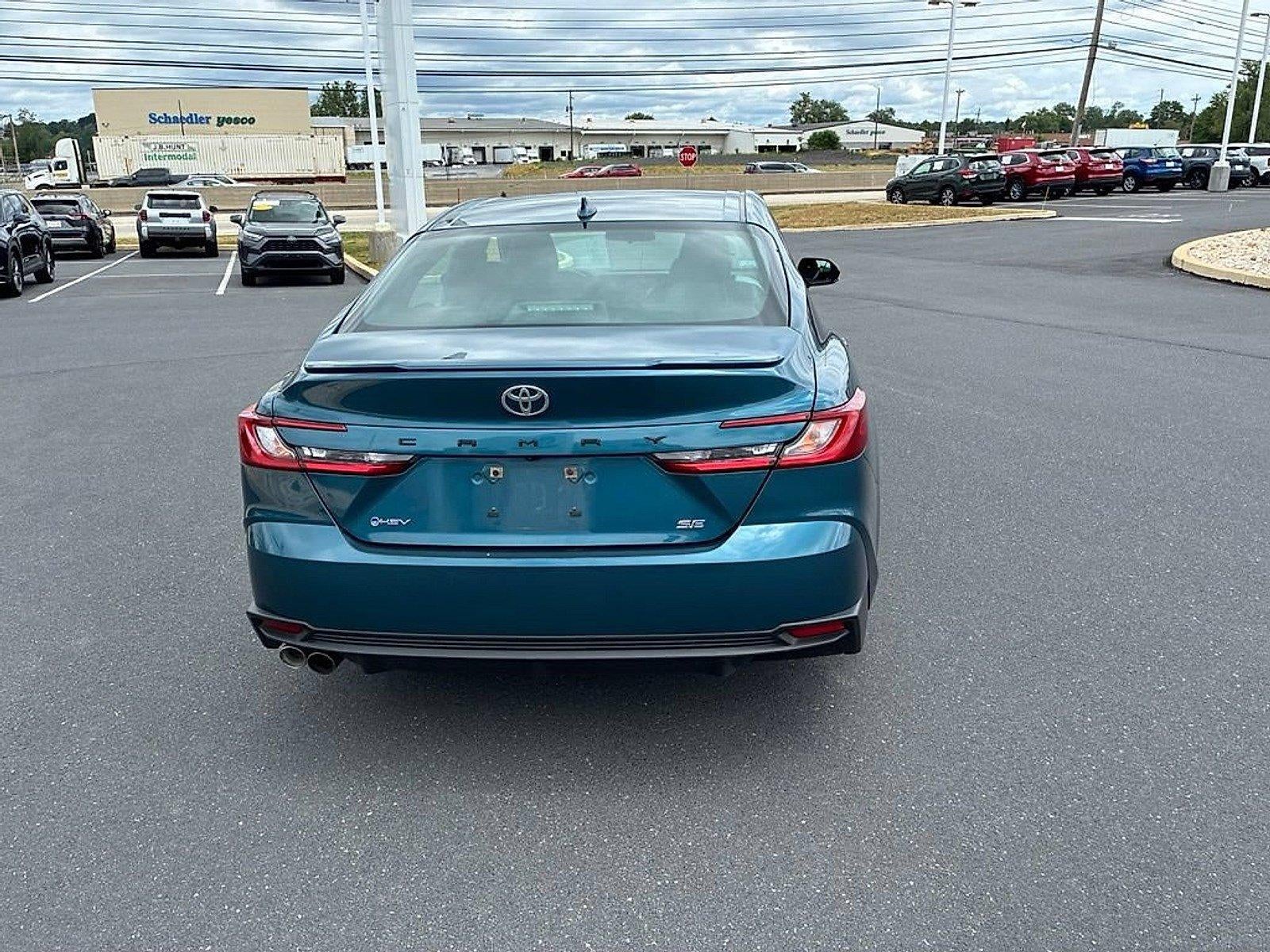 2025 Toyota Camry SE (SE)