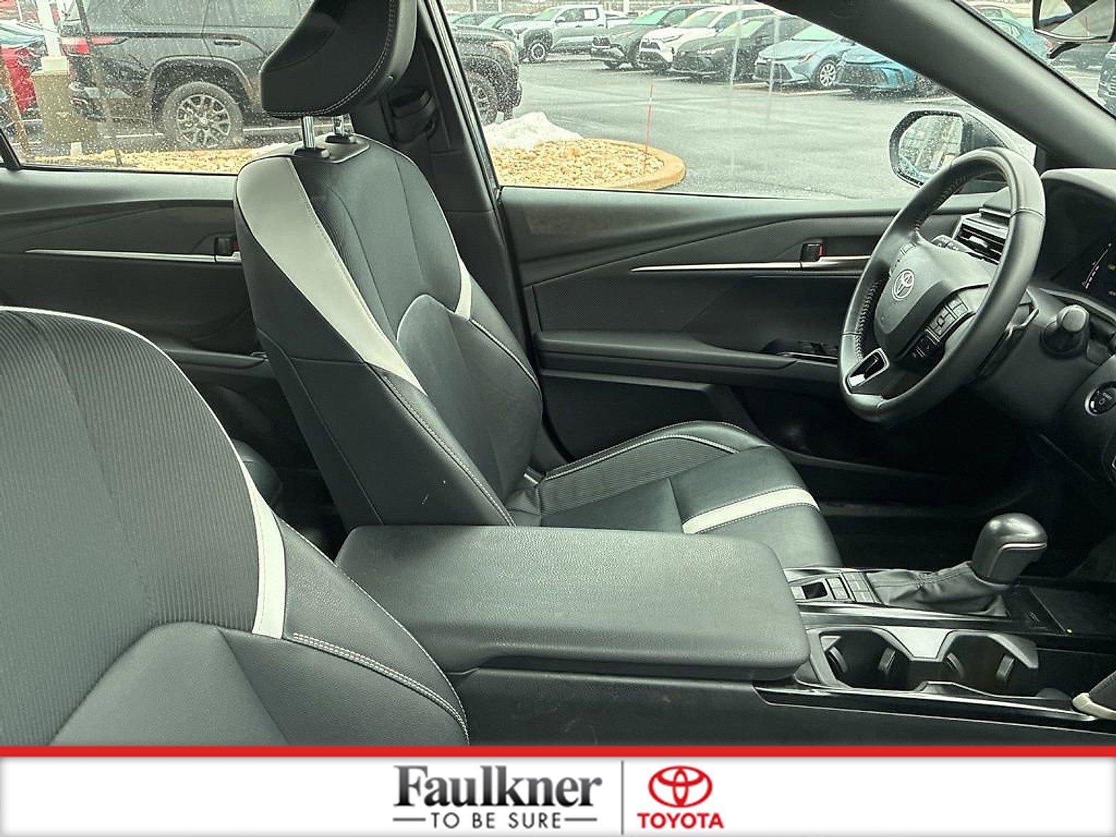 2025 Toyota Camry SE (SE)