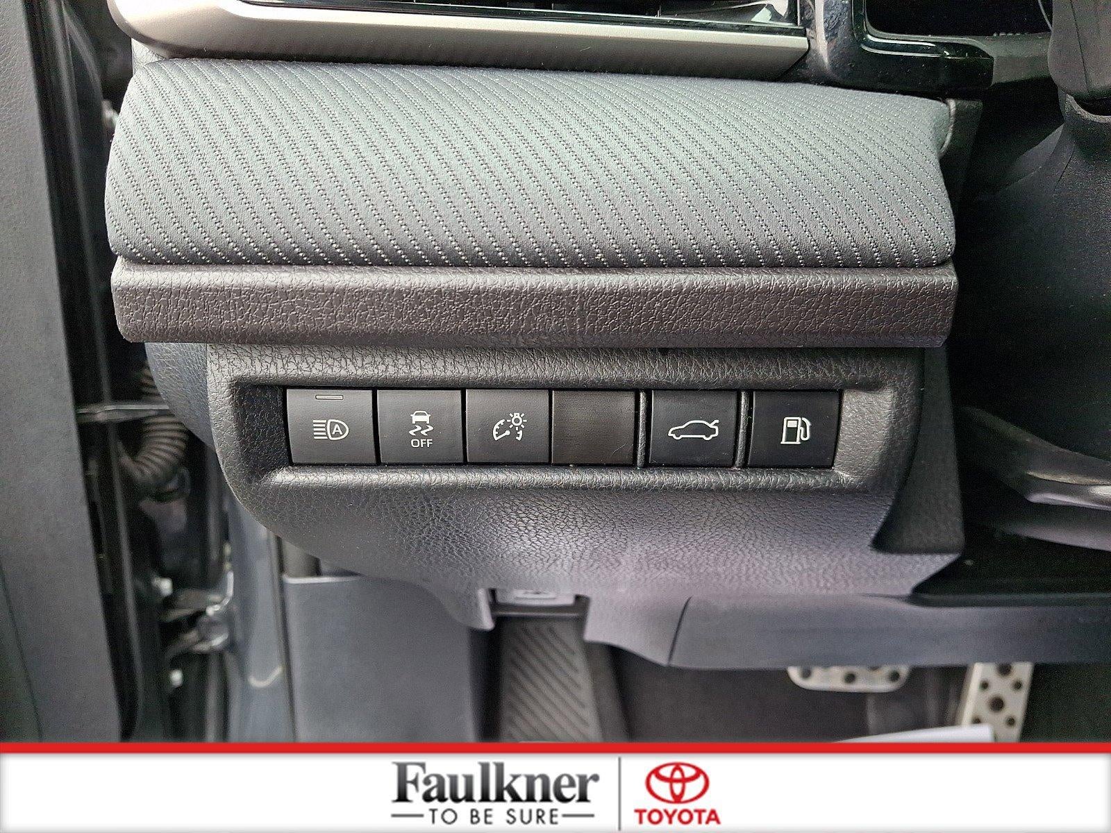 2025 Toyota Camry SE (SE)