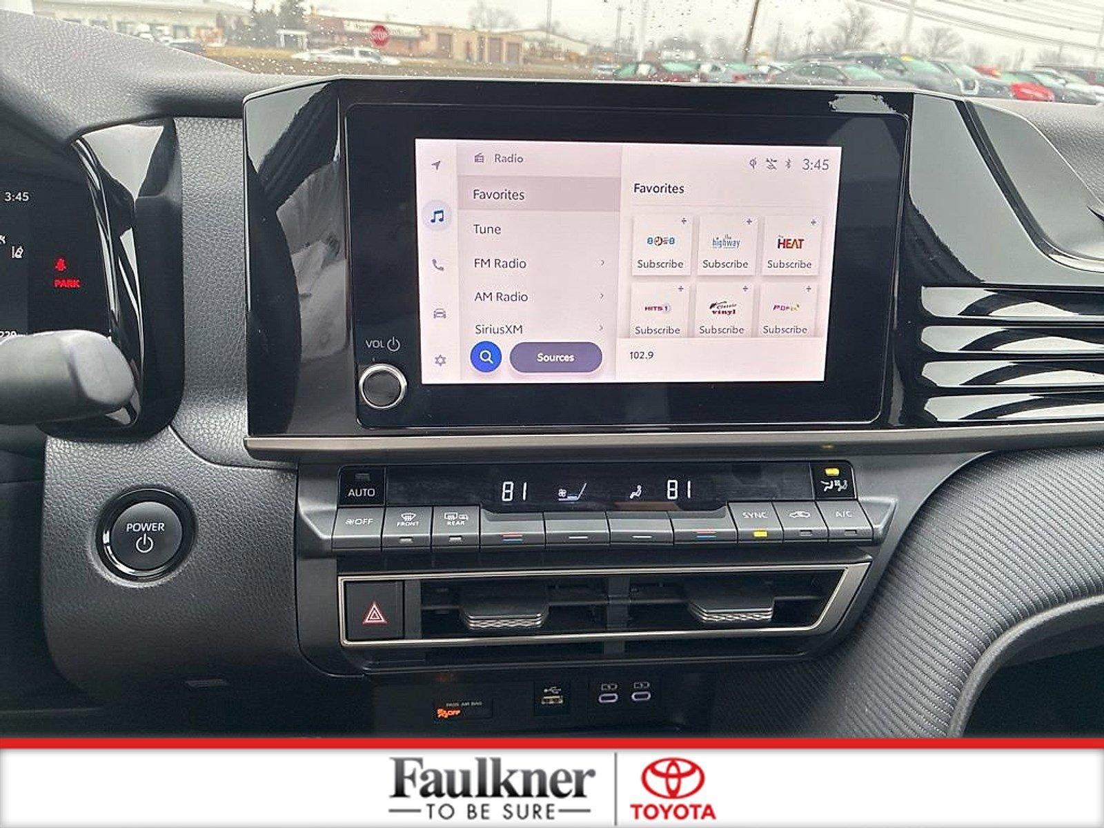 2025 Toyota Camry SE (SE)