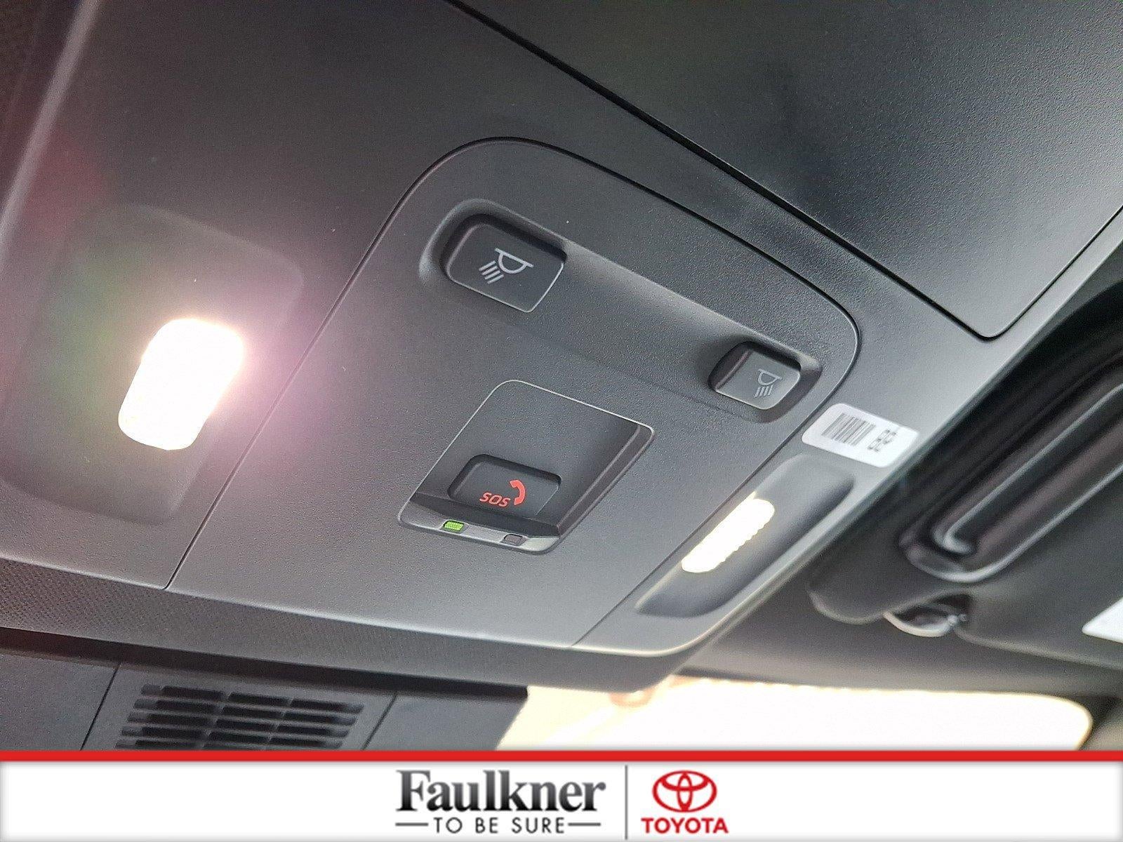 2025 Toyota Camry SE (SE)