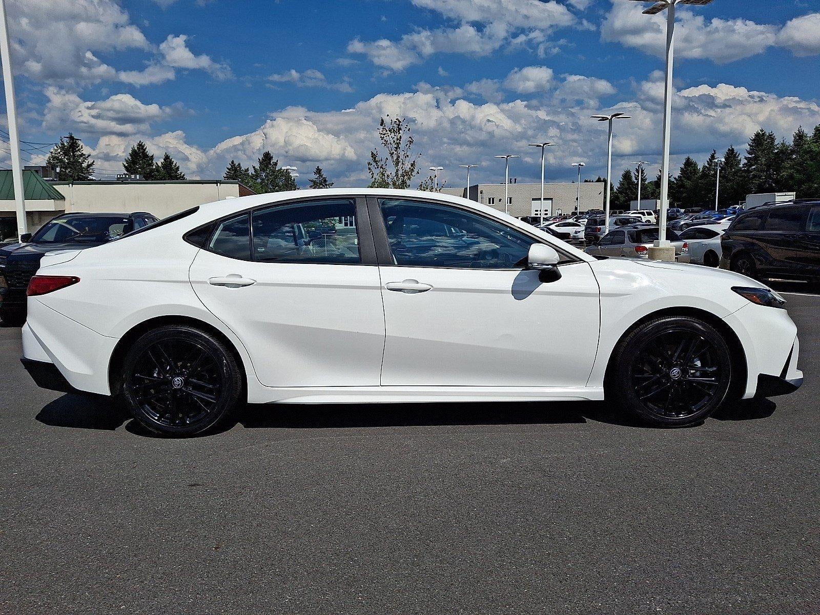2025 Toyota Camry SE (SE)